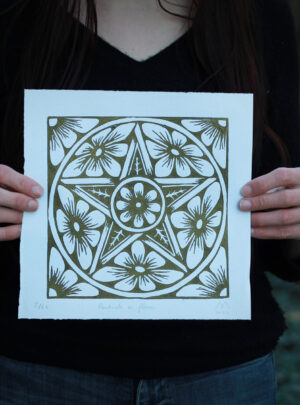 Linogravure pentacle en fleurs