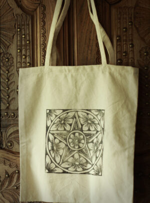 Tote bag pentacle en fleurs